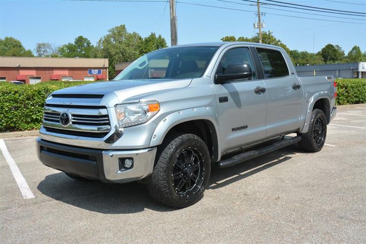 2017 Tundra SR5 image 1