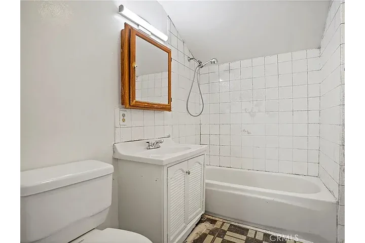 $1150 : 6701 Matilija Ave, Van Nuys, C image 6