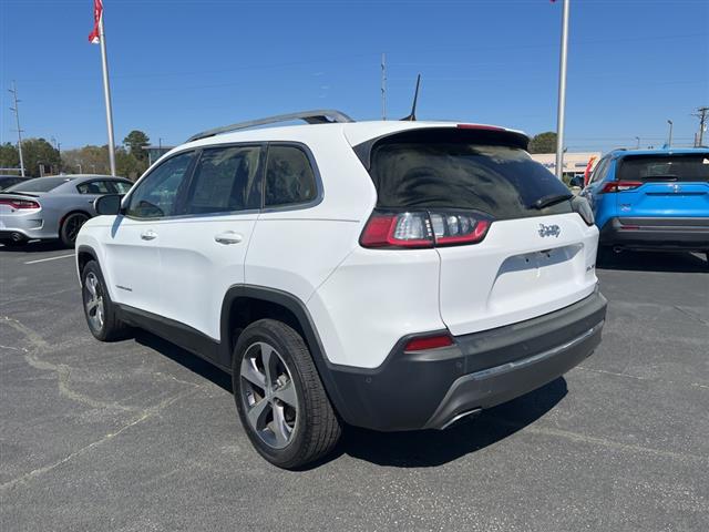 $19890 : PRE-OWNED 2019 JEEP CHEROKEE image 5