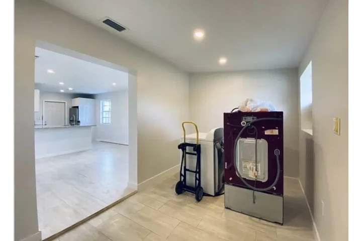 $1050 : stylish Remodeled  home image 5