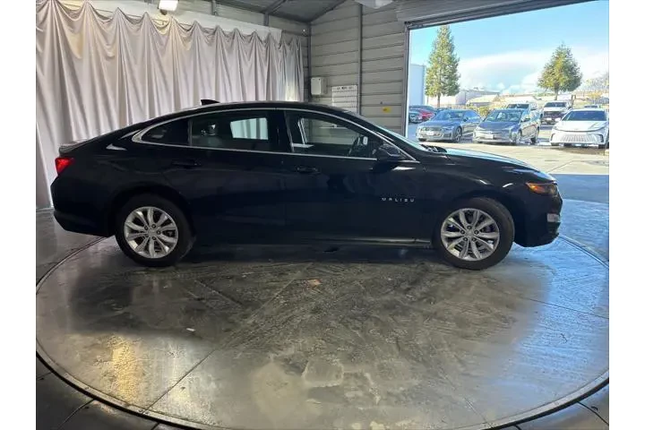 $17777 : Chevrolet Malibu 2024 LT 4dr image 4