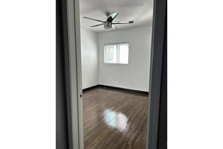 $1000 : Se renta un cuarto image 3