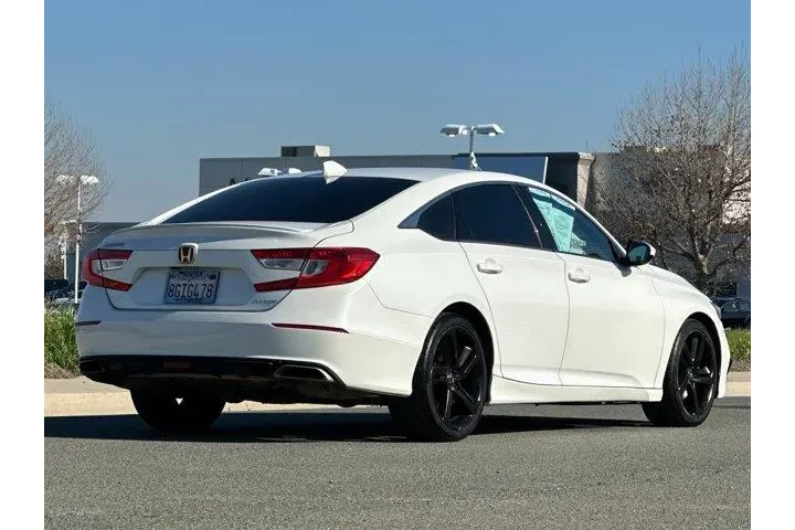 $18381 : Honda Accord 2018 Sport 4dr image 4