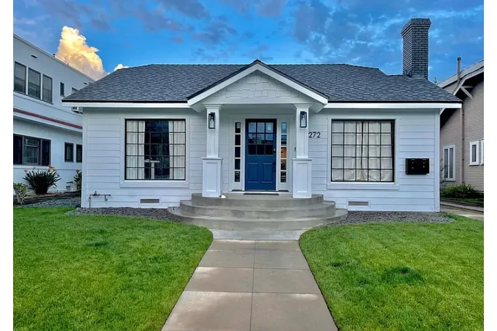 $2700 : This beautiful 3 Bedroom / 1.5 image 1
