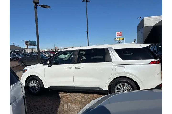 2023 Carnival LX image 8
