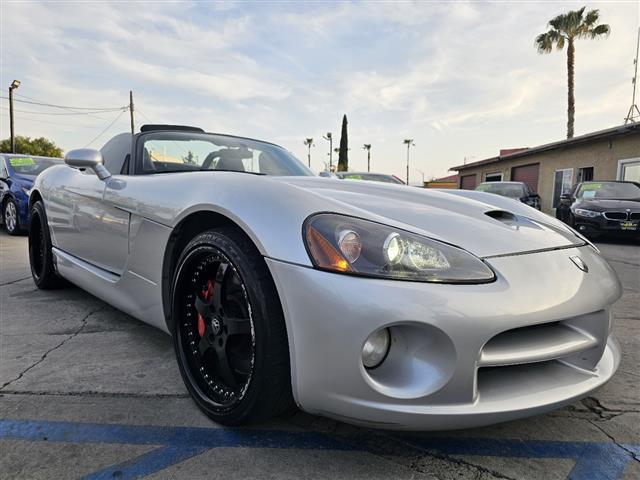 $89000 : 2004 Viper SRT-10 image 3