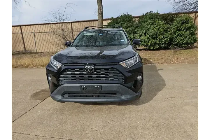 $23987 : Toyota RAV4 2021 XLE Premium image 2