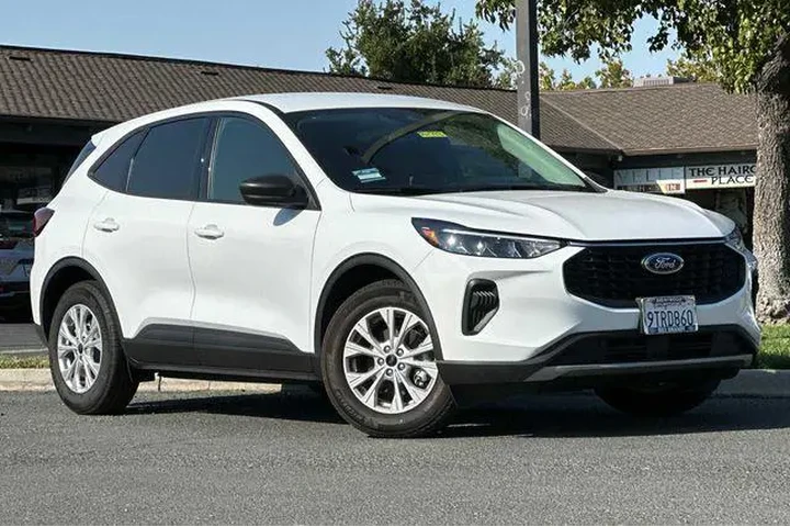 $22466 : Ford Escape 2025 Active 4dr image 2