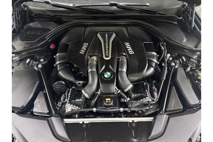 $27588 : 2018 5 Series M550i xDrive image 6