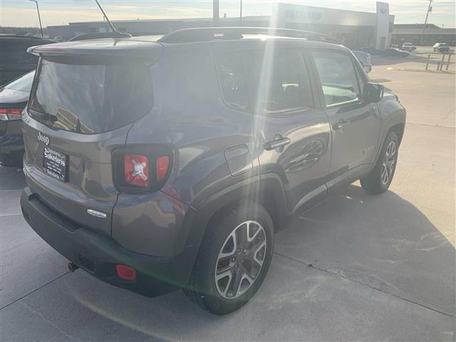 $29860 : 2016 Renegade Latitude 4x4 SU image 8