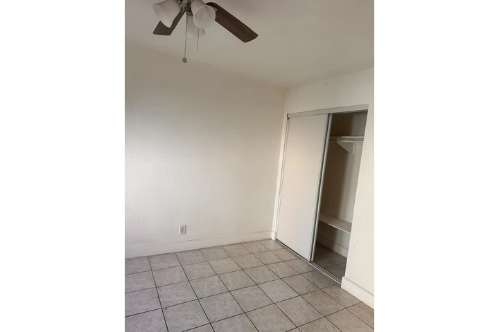 $1200 : Cuarto/baño privado image 2