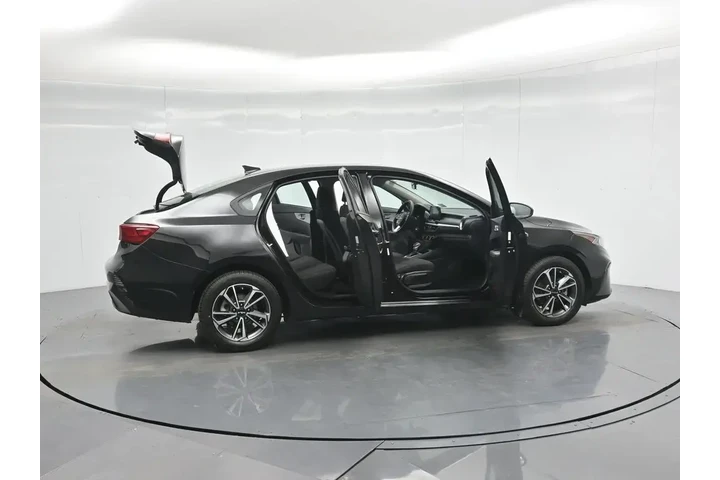 $16000 : Kia Forte 2022 LXS 4dr Sedan image 5