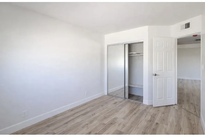 $1545 : 1 Bedroom Apt in South Gate image 5