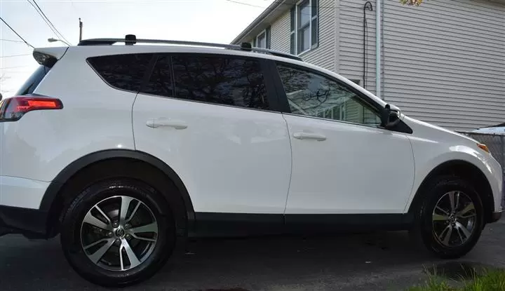 $12000 : 2017 Toyota RAV4 AWD XLE SUV image 2