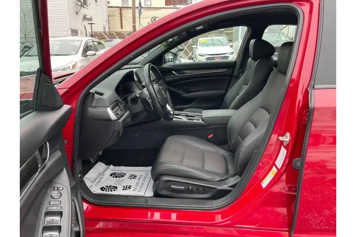 $2500 : Get this 2019 Honda Accord Spo image 6
