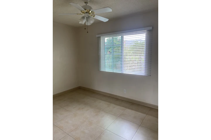 $800 : Se renta recamara image 5