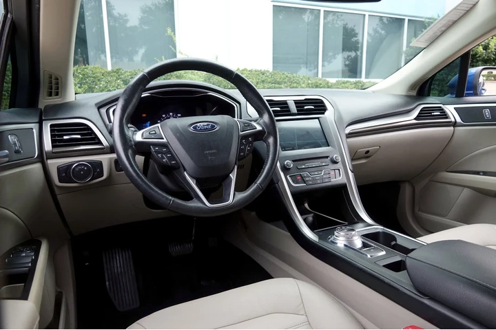 $8500 : 2018 Fusion SE image 5