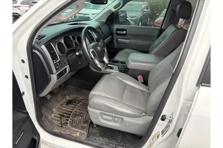 $21010 : Toyota Sequoia 2015 4x4 Limi image 8