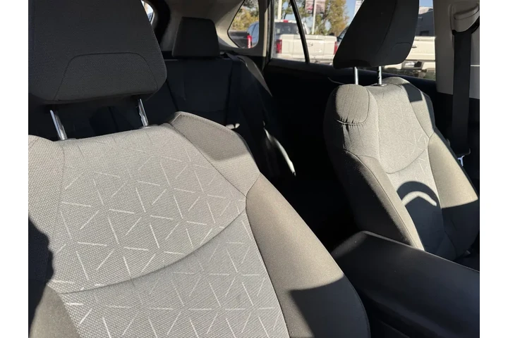 $22520 : Toyota RAV4 2022 XLE 4dr SUV image 7