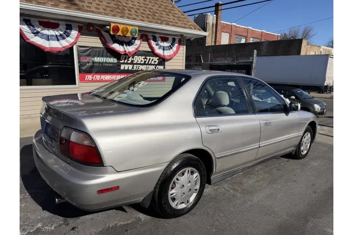 $3699 : 1996 Accord 25th Anniversary image 5
