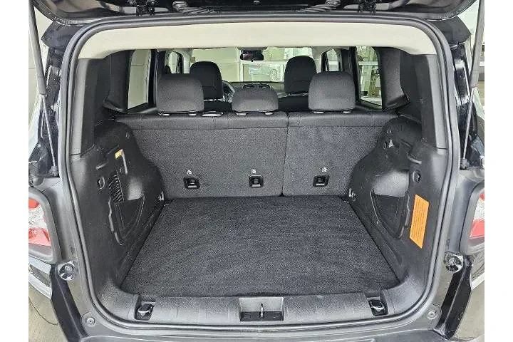 $19890 : Jeep Renegade 2023 4x4 Latit image 5