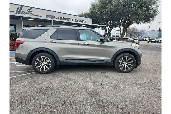 $21998 : Ford Explorer 2020 AWD ST 4d image 2