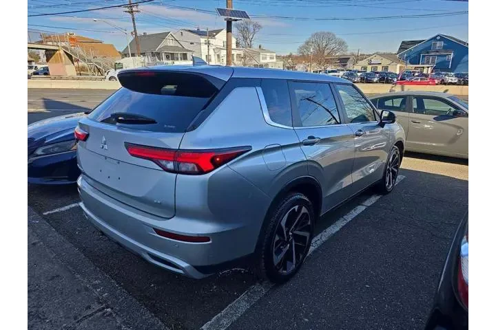 $24993 : Mitsubishi Outlander 2024 AW image 4