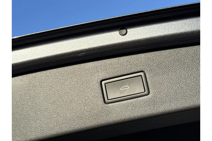 Volkswagen Tiguan 2022 SE 4d image 8