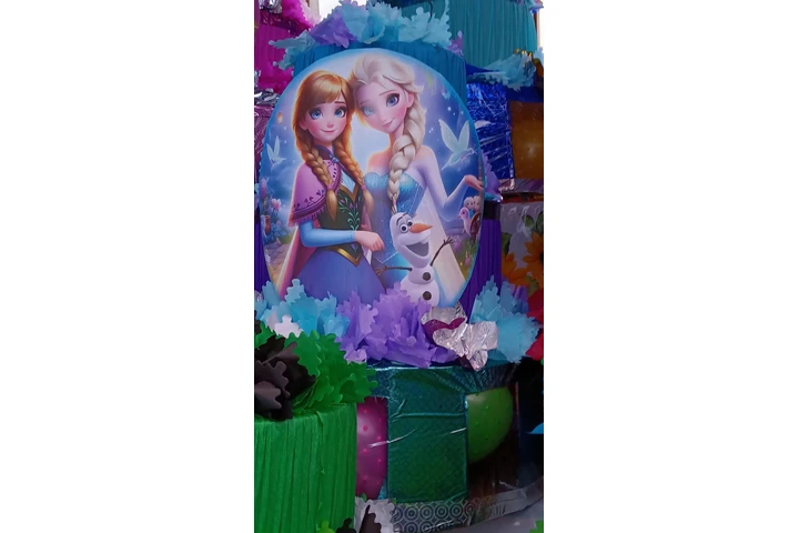 Cake Pinatas image 1