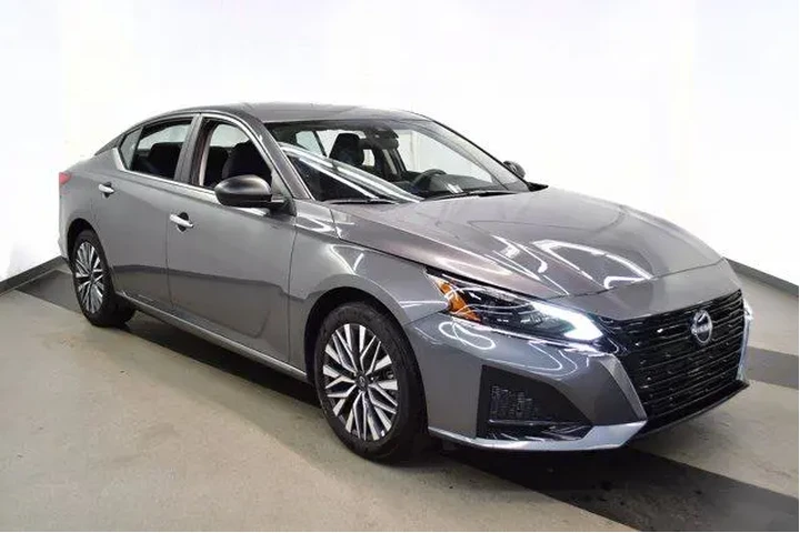 $21994 : Nissan Altima 2025 2.5 SV 4d image 2