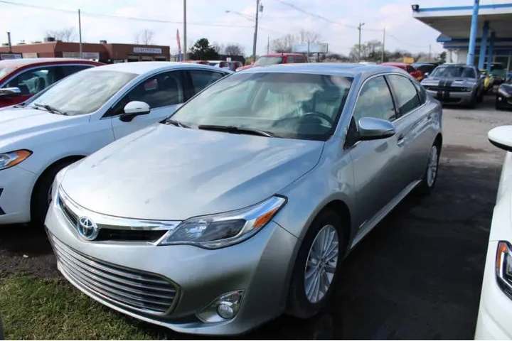 2015 Avalon Hybrid XLE Touring image 3