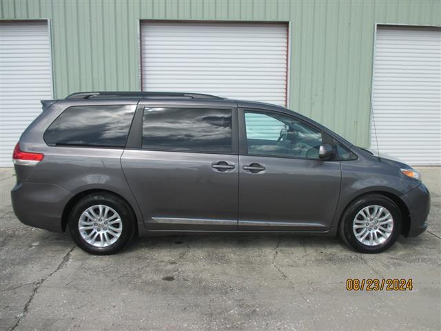 $14895 : 2013 Sienna image 6