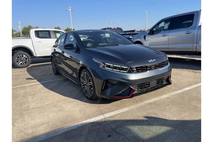 $20459 : Kia Forte 2023 GT 4dr Sedan image 2