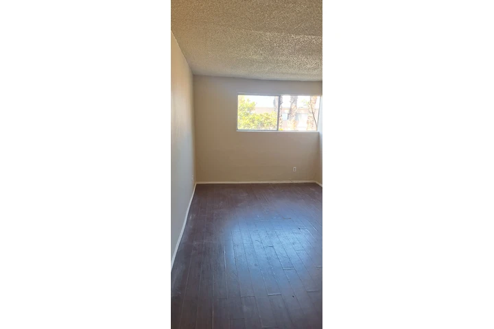 $1100 : SE ALQUILA HABITACIÓN image 4