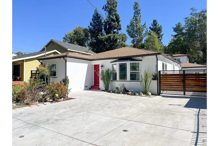 $1250 : renovated charming 3 bedroom image 1