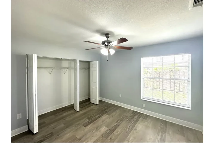 $1950 : 2 bedroom apartment in LA image 5