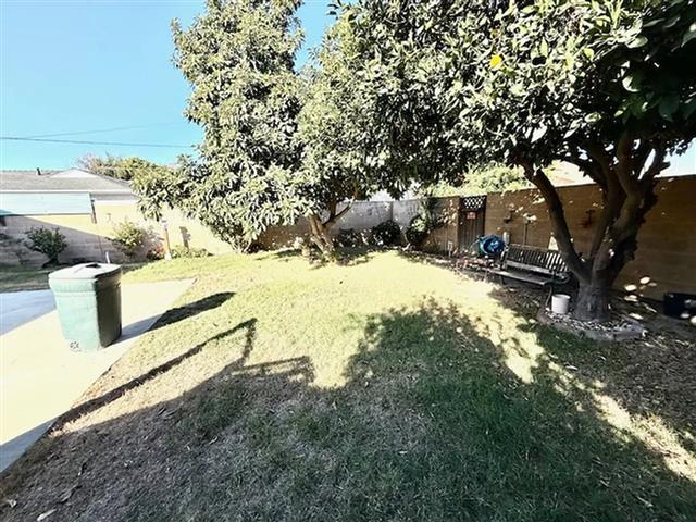 $900 : Beautiful Home...LAKEWOOD,CA image 8