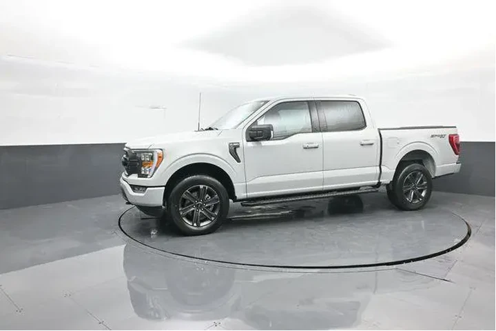 $38938 : Ford F-150 2023 4x4 XLT 4dr image 4