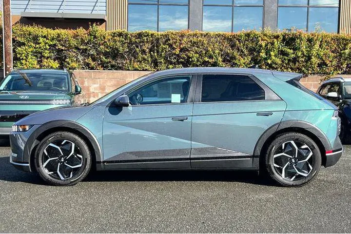 $24690 : Hyundai IONIQ 5 2024 SEL 4dr image 10