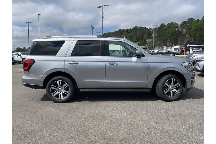 $38460 : Ford Expedition 2024 4x2 Lim image 2