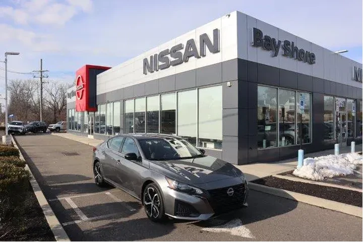 $21115 : Nissan Altima 2025 2.5 SR 4d image 1