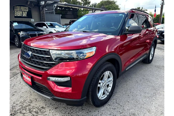 2020 Explorer XLT image 1