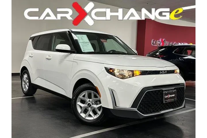 $17708 : Kia Soul 2024 LX 4dr Crossov image 1