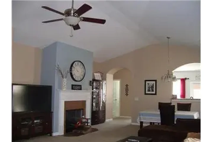 $2400 : Rental property with 3 bedro image 6