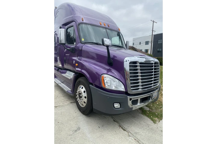 $15000 : Freightliner Cascadia 2011 image 2