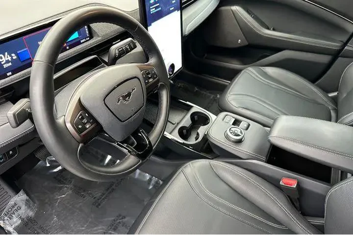 $24885 : Ford Mustang Mach-E 2023 Pre image 4
