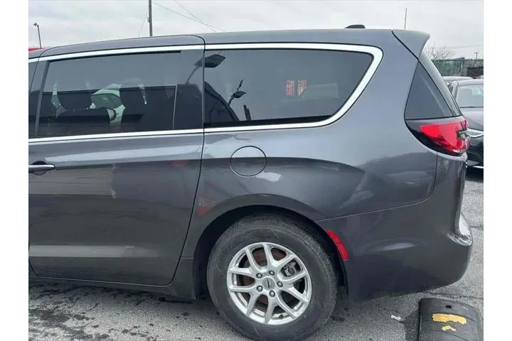 $19995 : Chrysler Pacifica 2023 Touri image 7