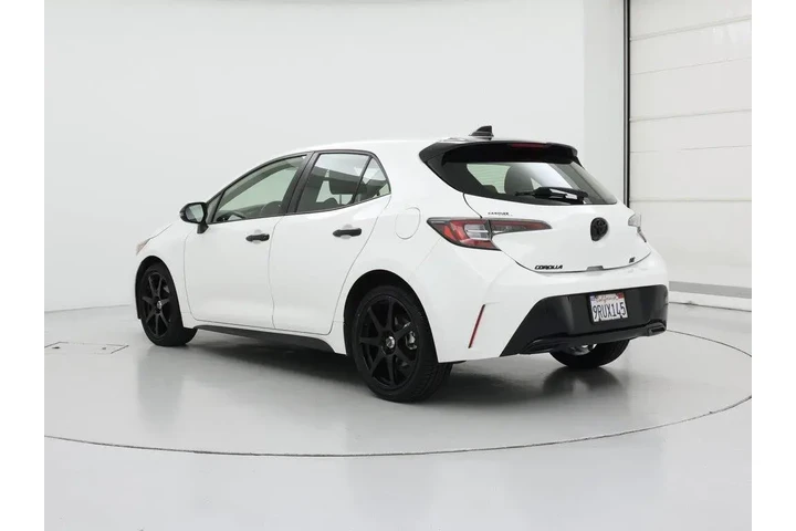 $21998 : Toyota Corolla Hatchback 202 image 2