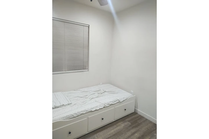 $750 : Cozy room for rent in Compton image 3