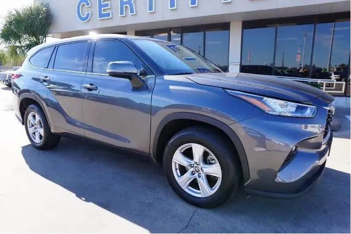 $25988 : Toyota Highlander 2020 LE 4d image 1